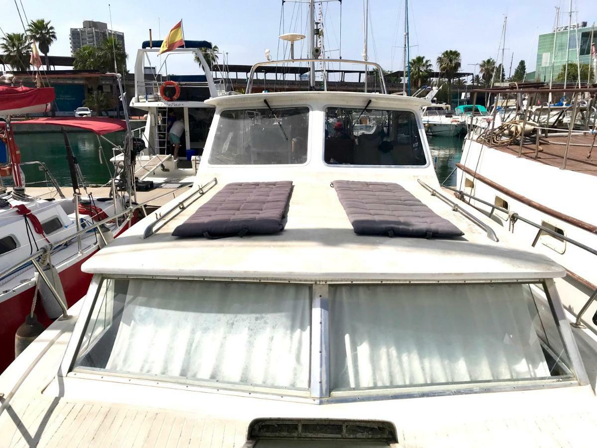 Готель Boat Yacht Barcelona Сан-Адріа-де-Бесос Екстер'єр фото