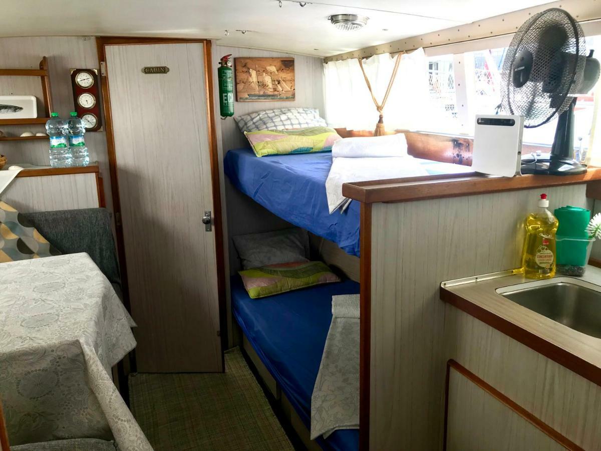 Готель Boat Yacht Barcelona Сан-Адріа-де-Бесос Екстер'єр фото