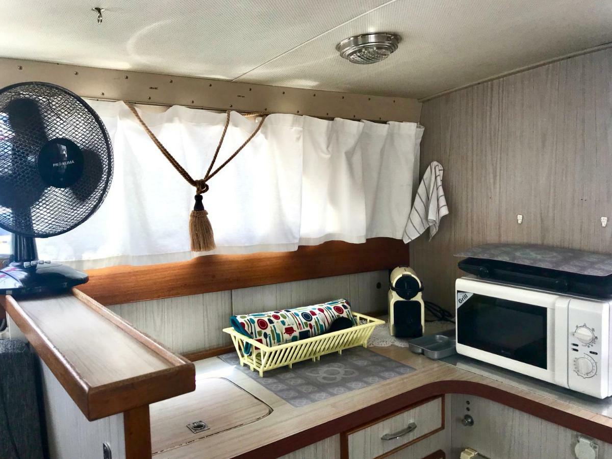 Готель Boat Yacht Barcelona Сан-Адріа-де-Бесос Екстер'єр фото